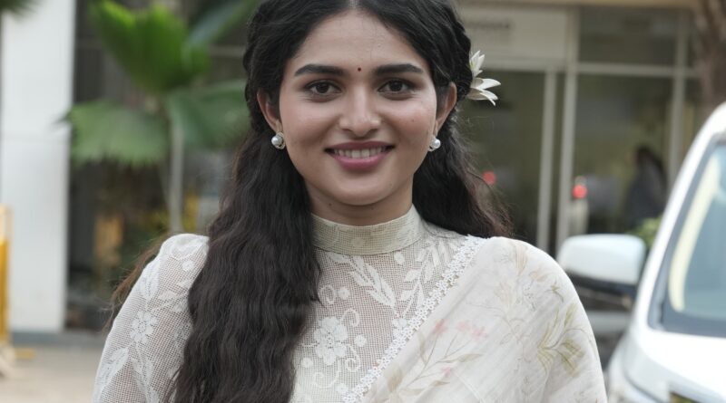 கயாடு லோஹர் மனதை டச் செய்த ‘பள்ளிச்சட்டம்பி’