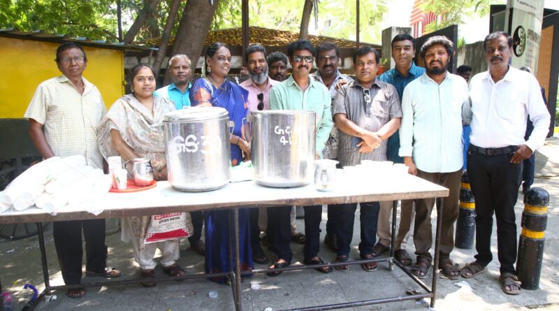 அடிக்கும் வெயிலுக்கு  அமுதமாய் நீர் மோர் : 1000 பேருக்கு வழங்கிய TMJA – சேரன், அதுல்யாரவி பங்கேற்பு!